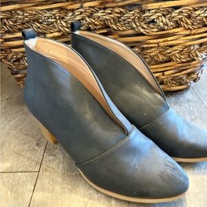 Black ankle bootie heels Size 9 gothcore whimsygoth witchy excellent condition!